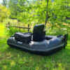 Float tube rboat noir tout équipé pour la pêche avec support moteur